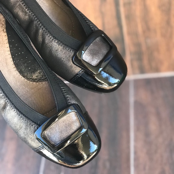 Distressed Leather Metallic Oversized Buckle Flats - Picture 4 of 8
