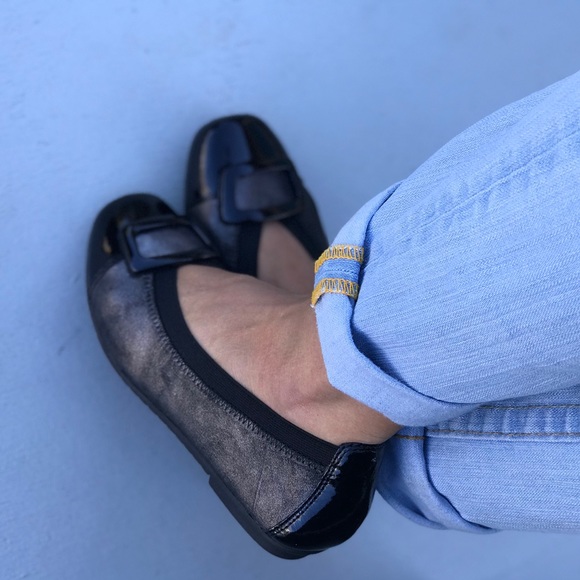 Distressed Leather Metallic Oversized Buckle Flats - Picture 3 of 8