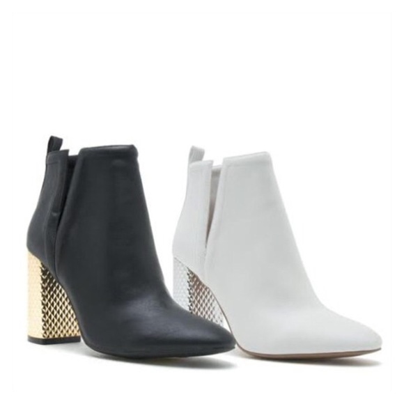 ✨Flash Sale✨Vegan Leather Ankle Booties - Picture 2 of 4