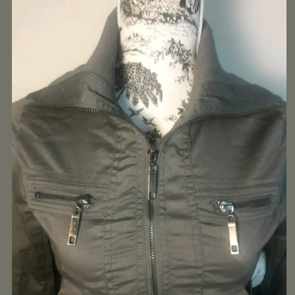 🌟SOLD🌟Black Poppy Cropped Jacket - Picture 2 of 8