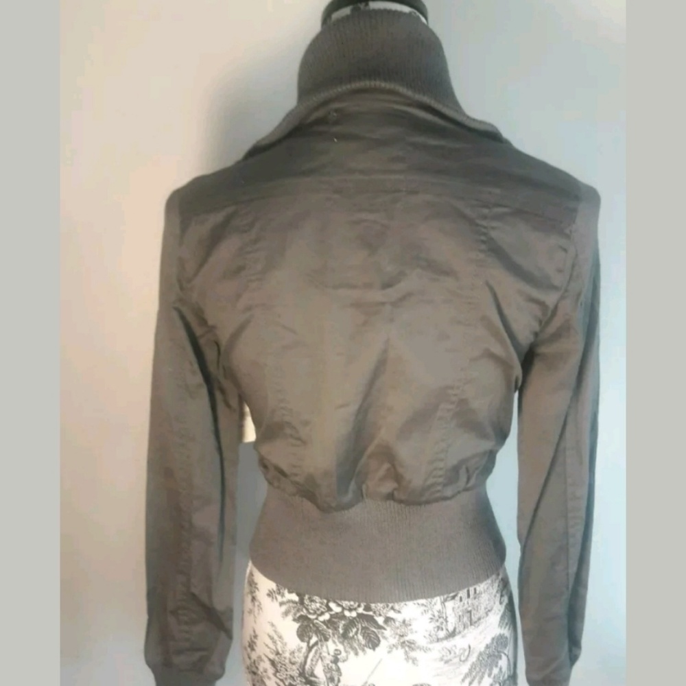 🌟SOLD🌟Black Poppy Cropped Jacket - Picture 4 of 8