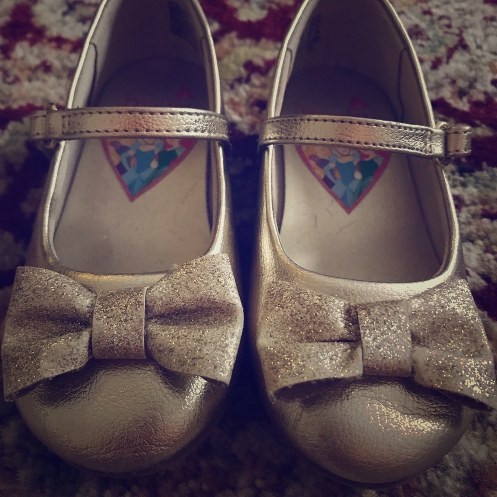 Adorable Princess Gold Sparkly Shoes**