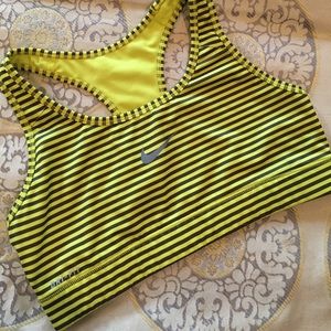 Medium Nike Dri-fit EUC