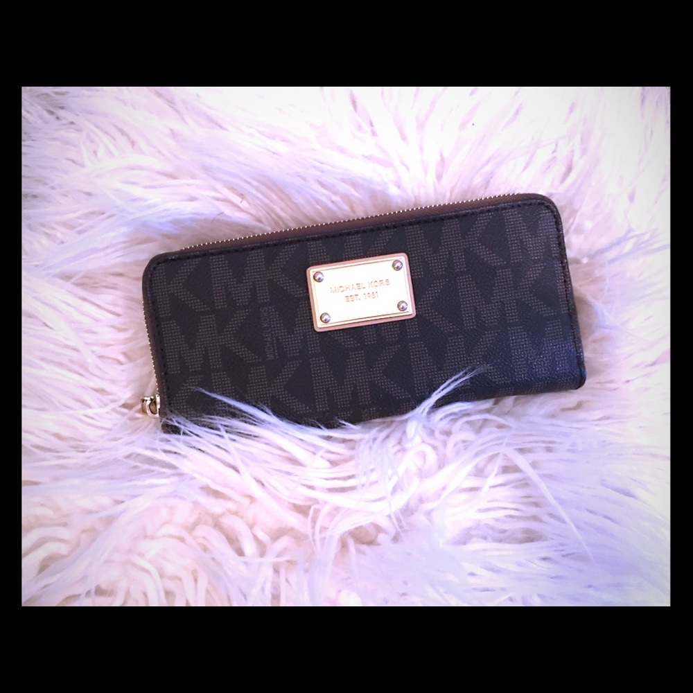Michael Kors zip wallet