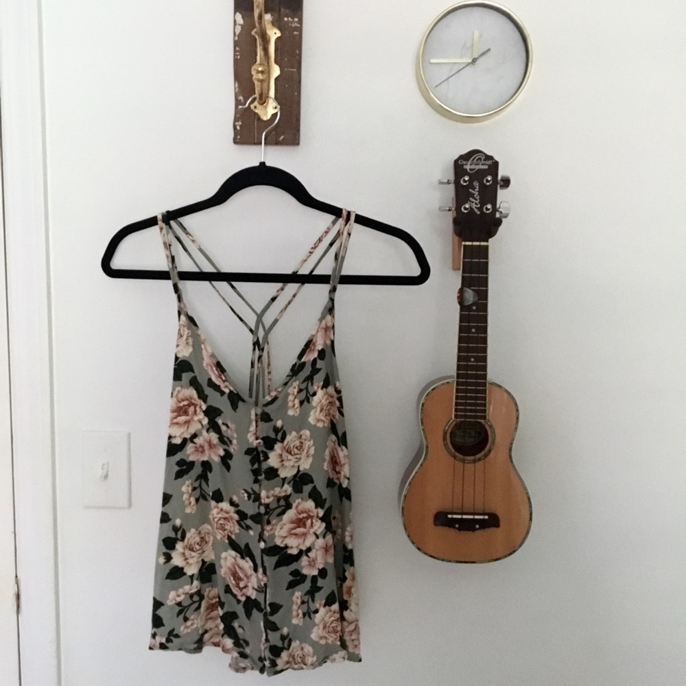 🕊AEO Strappy Floral Tank🕊