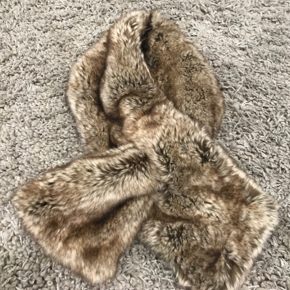 Faux fur short scarf