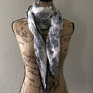 Ann Taylor blue & white paisley scarf
