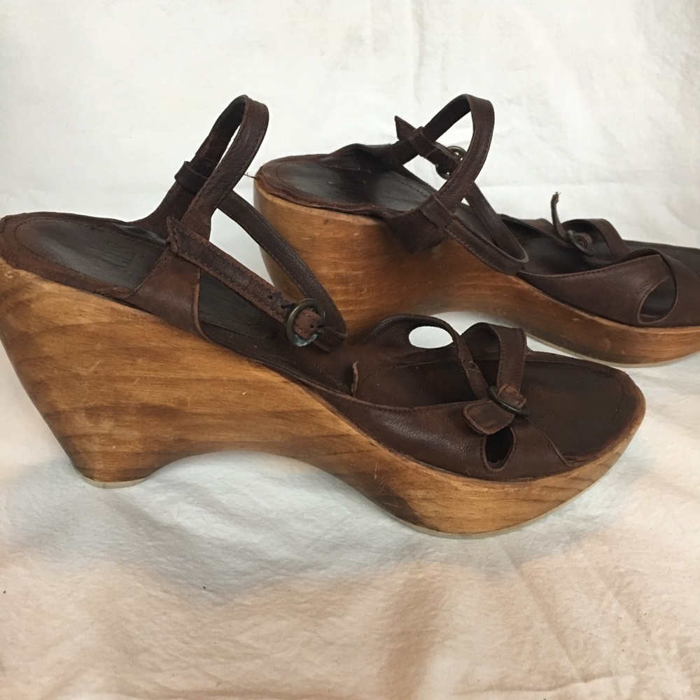 Vialis wood heeled shoes