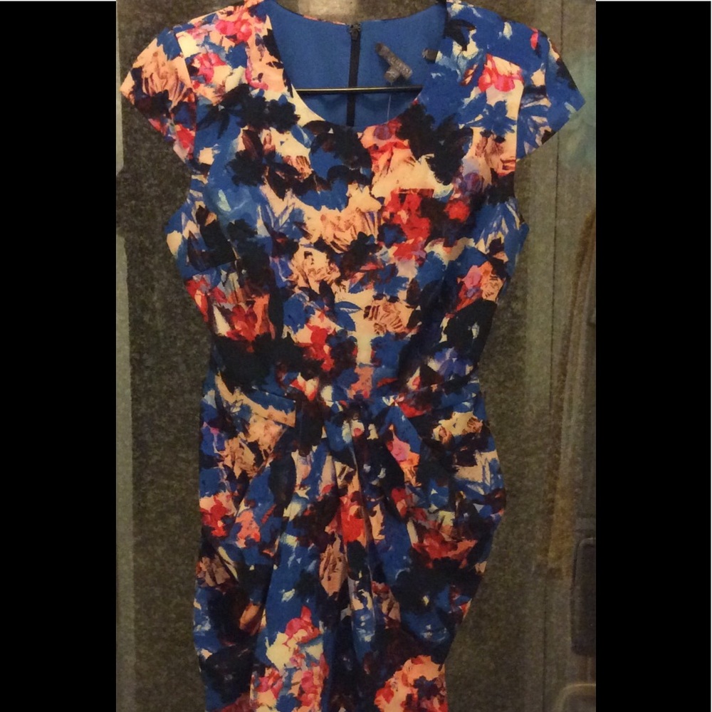 GUESS DRESS FLORAL SIZE 4 BEAUTIFUL