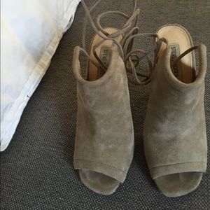 Steve Madden lace up heel