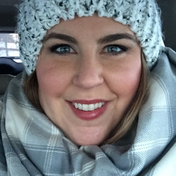 Meet your Posher, Lara - Picture 1 of 1