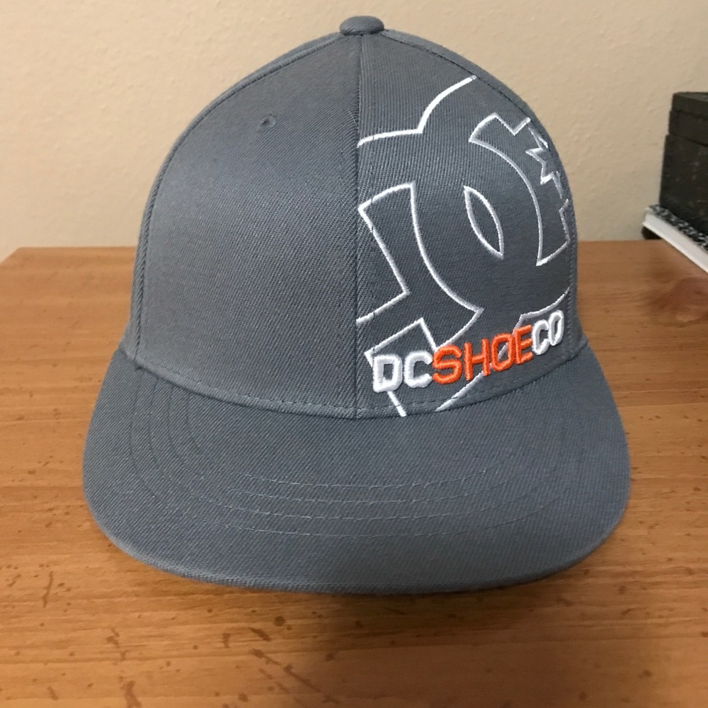Fitted DC hat