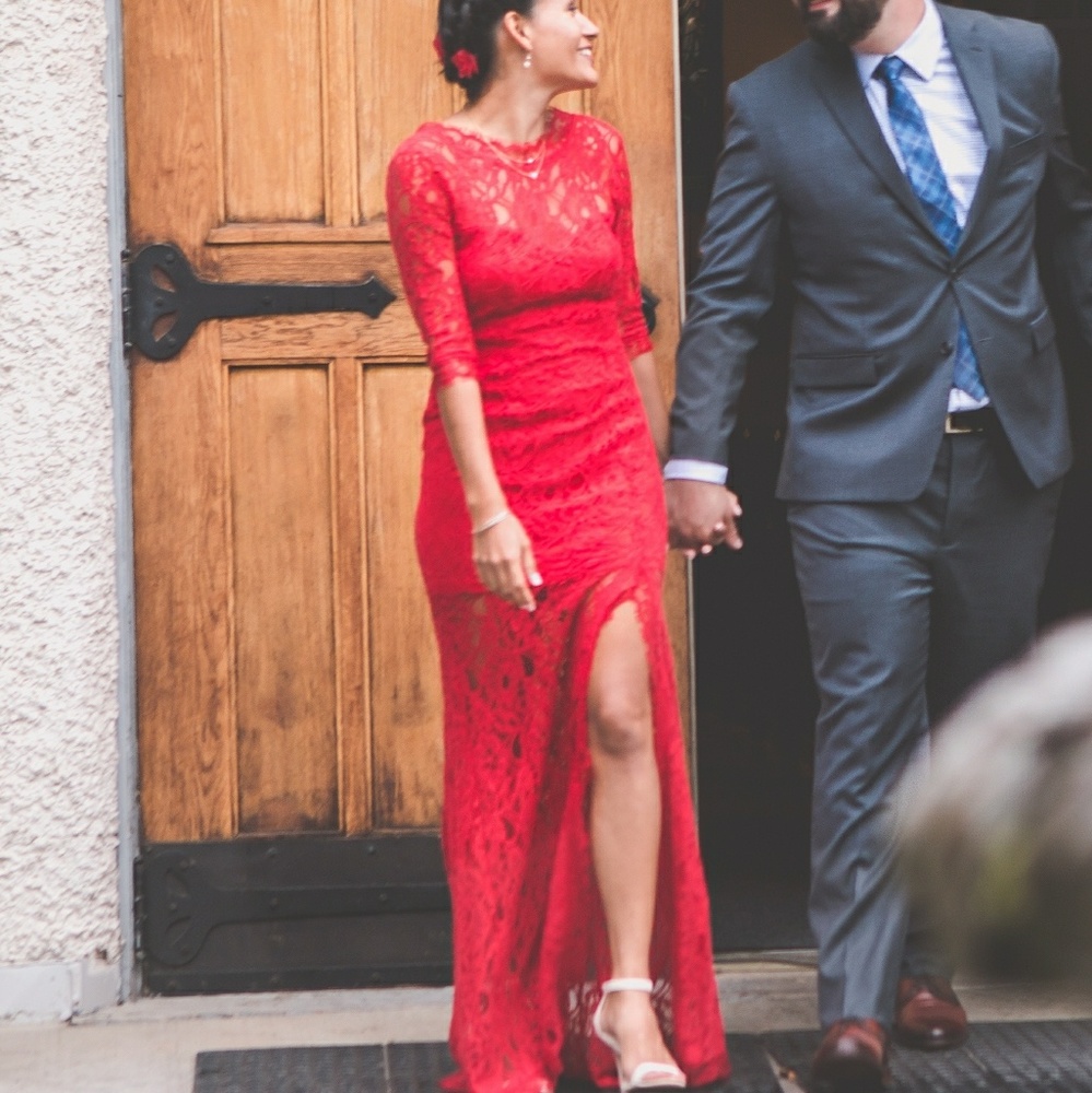 ⏳DONATING NEXT WEEK⏳ Lovely Red Lace Lulus Dress