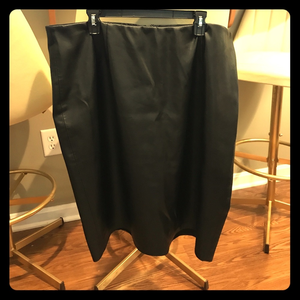Eloquii faux leather black pencil skirt sz 20, EUC