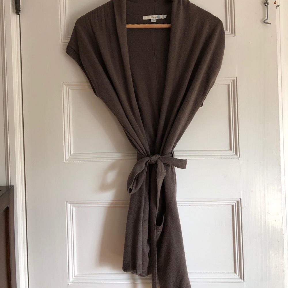Brown Sleeveless Cardigan with Tie and Pockets
