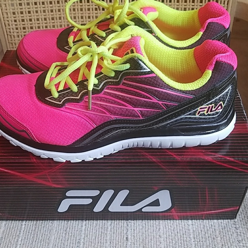FILA TENNIS SHOES