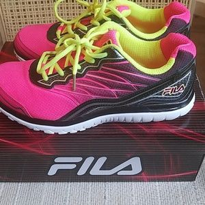 FILA TENNIS SHOES