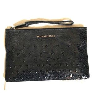 1 HR SALE BEAUTIFUL Large Michael Kors Wristlet😻