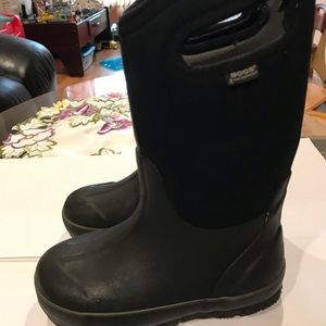 Boys boots, size 13, black, BOGS
