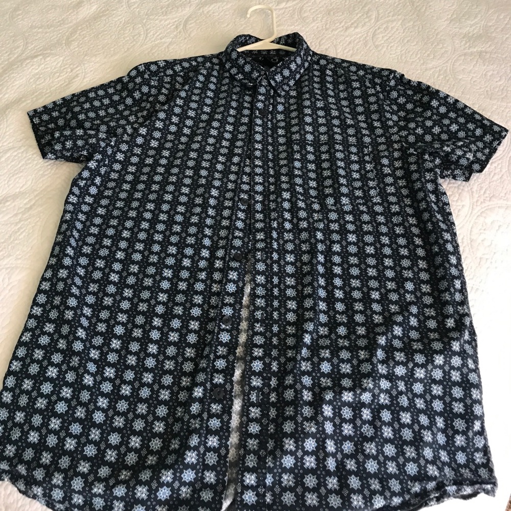 Men’s short sleeve button down shirt