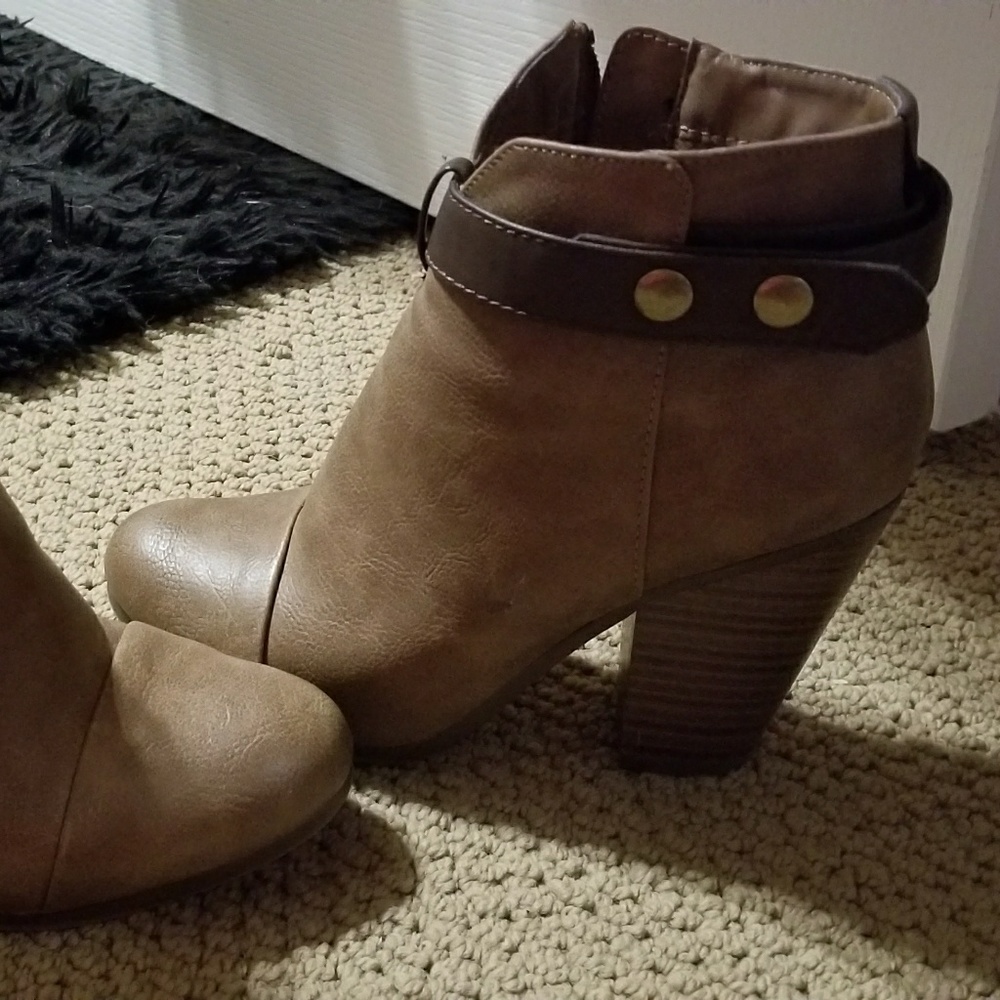 Light brown booties