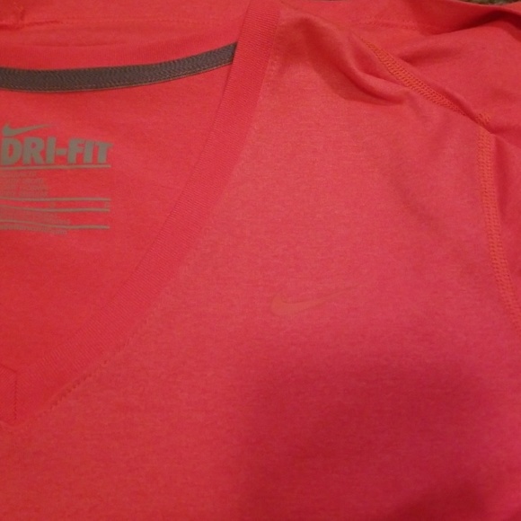 Ladies Long Sleeve Nike Dri Fit - Picture 2 of 3