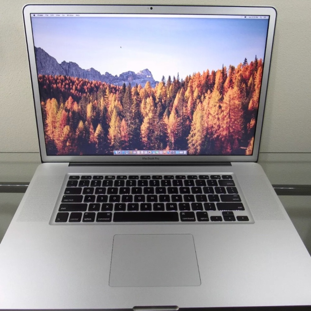 MacBook Pro - Picture 2 of 4