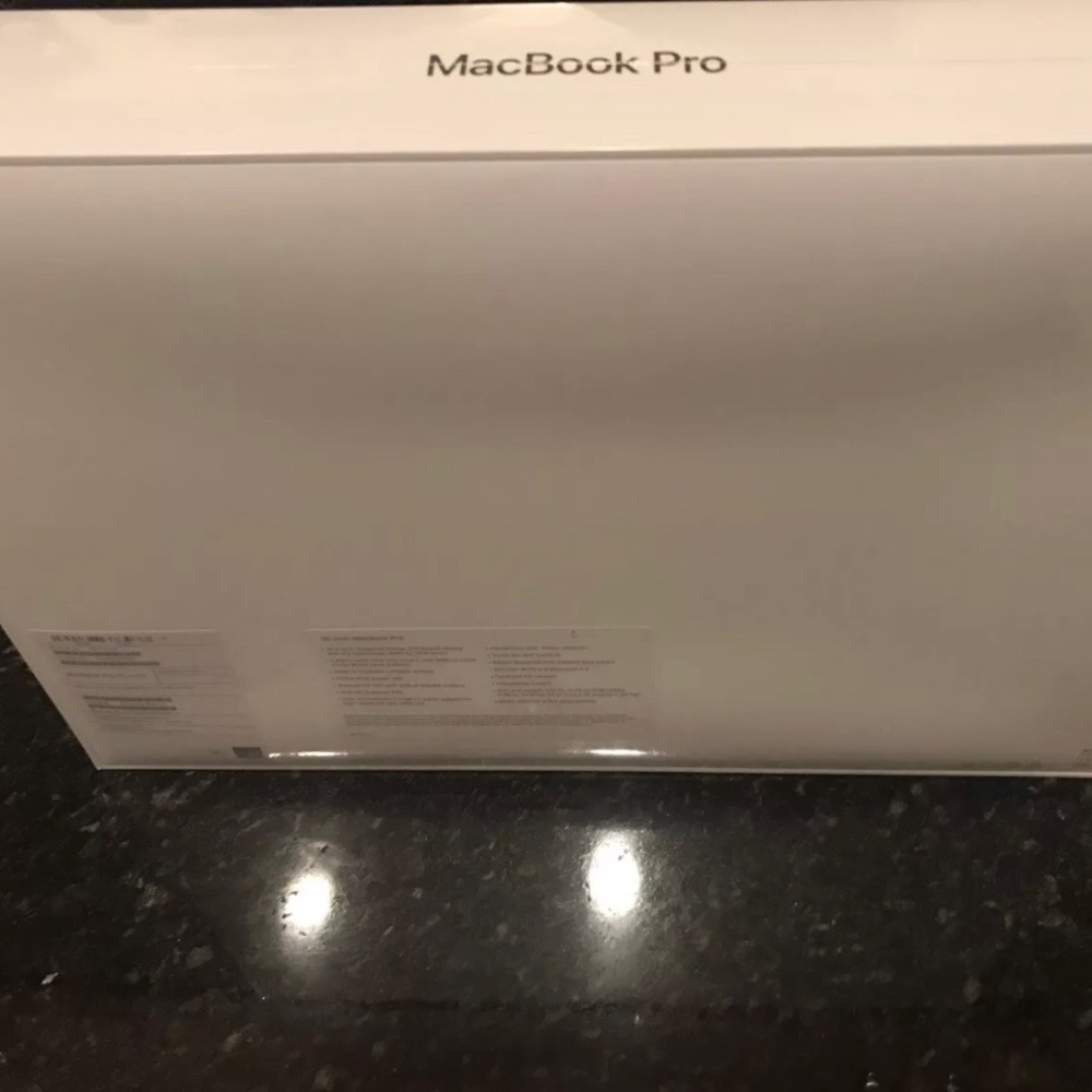 MacBook Pro - Picture 4 of 4