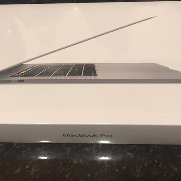 MacBook Pro - Picture 3 of 4