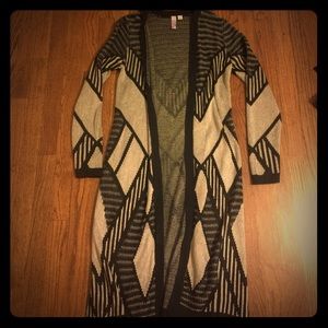 Francesca’s Tribal print cardigan. Sz Medium.