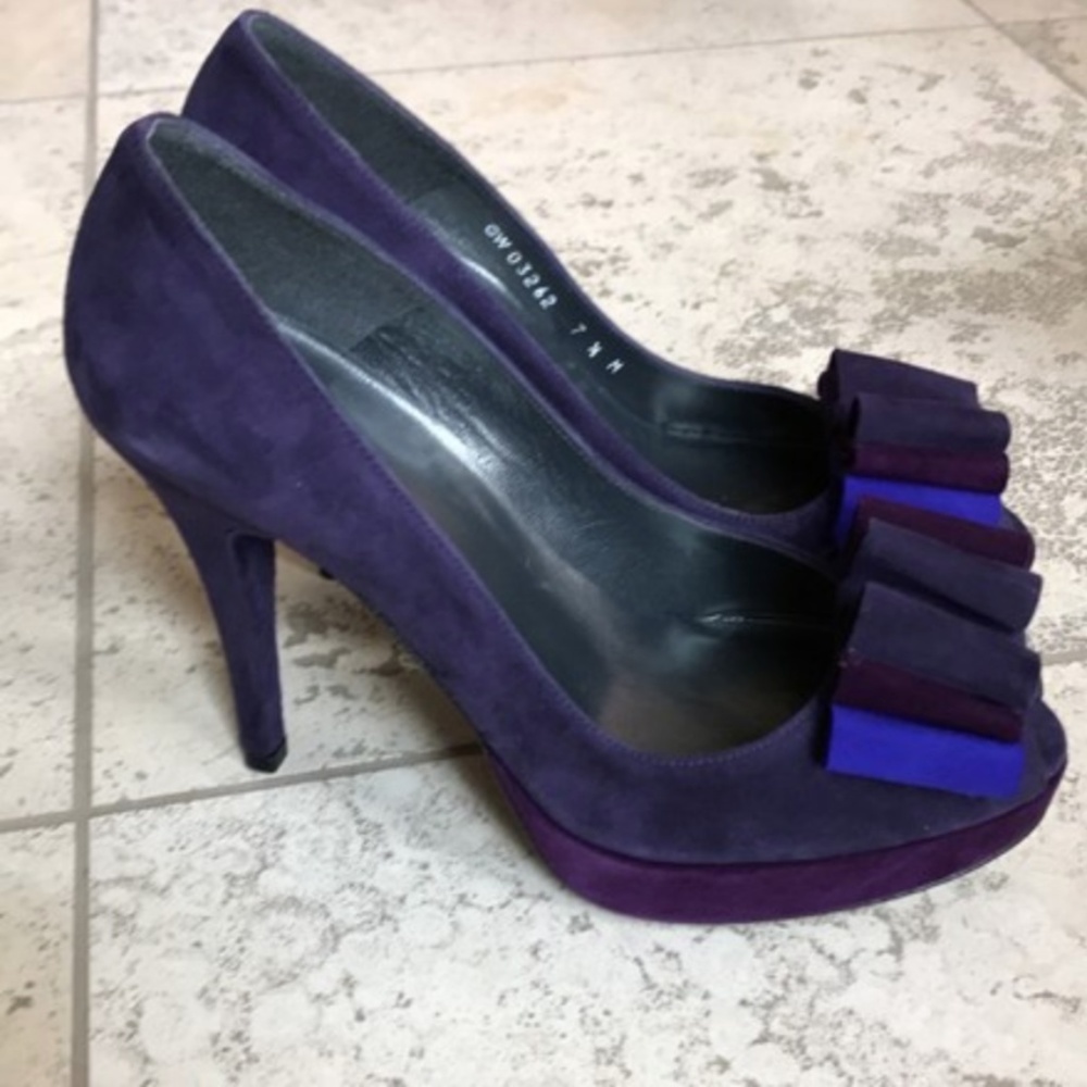 Stuart weitzman backpage suede indigo pumps