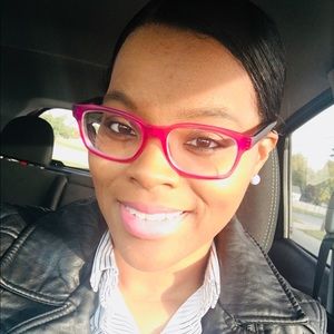 Meet your Posher, Monique