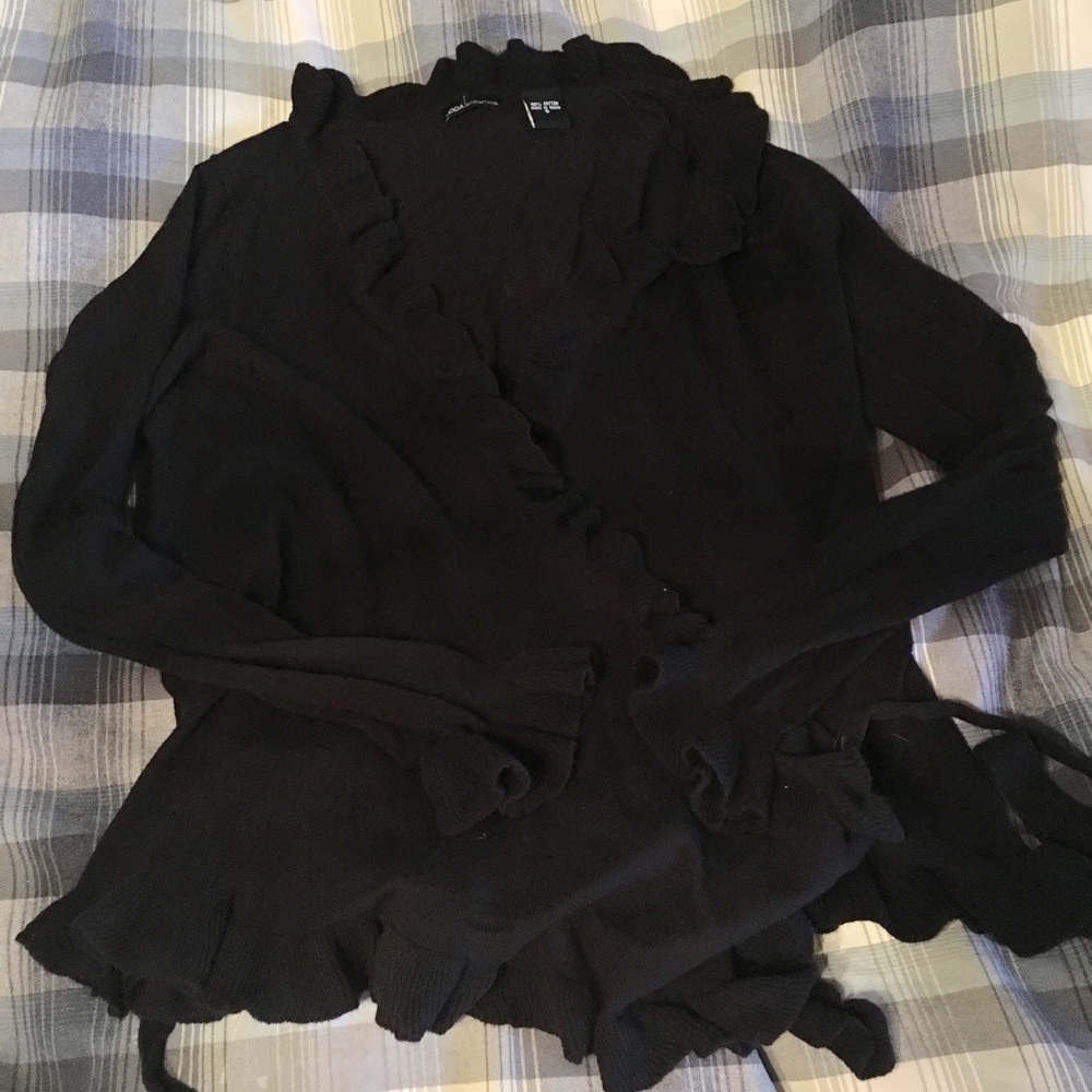 Small, ruffled wrap around cardi
