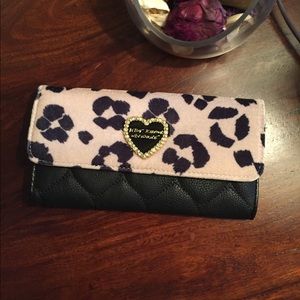 NWT Betsy Johnson wallet