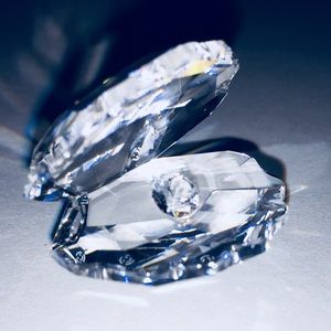 Swarovski Crystal Clam Shell with Crystal Pearl