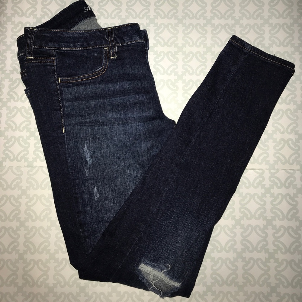 AE Distressed Stretch Jeggings. Size 8 Regular.