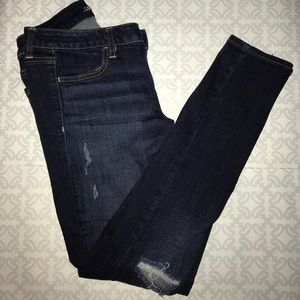 AE Distressed Stretch Jeggings. Size 8 Regular.