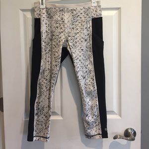 Lululemon diamond print Capri.
