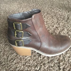 Brown leather bootie