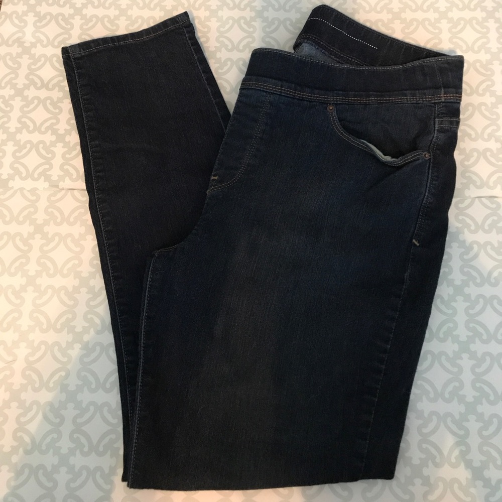 Levi Super Stretch Jeggings. No button. Size 12.