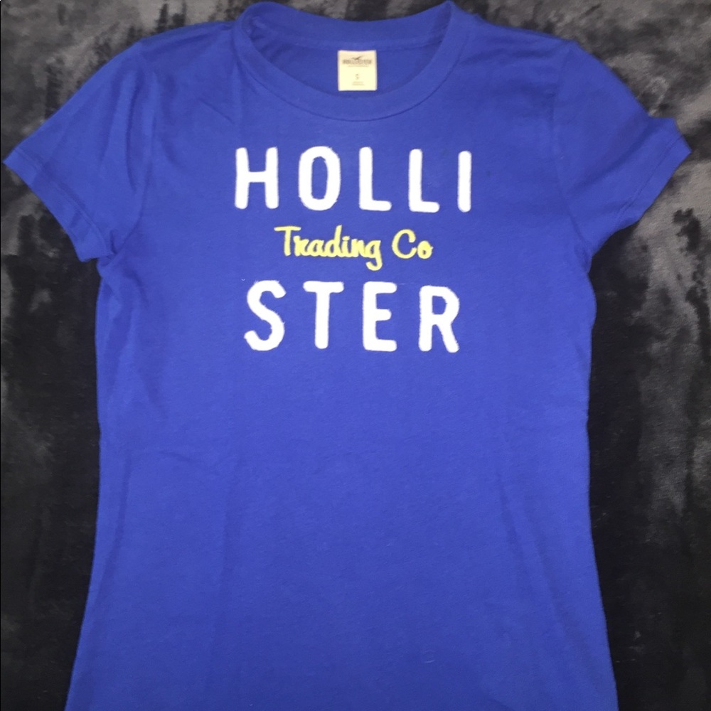 Hollister tee