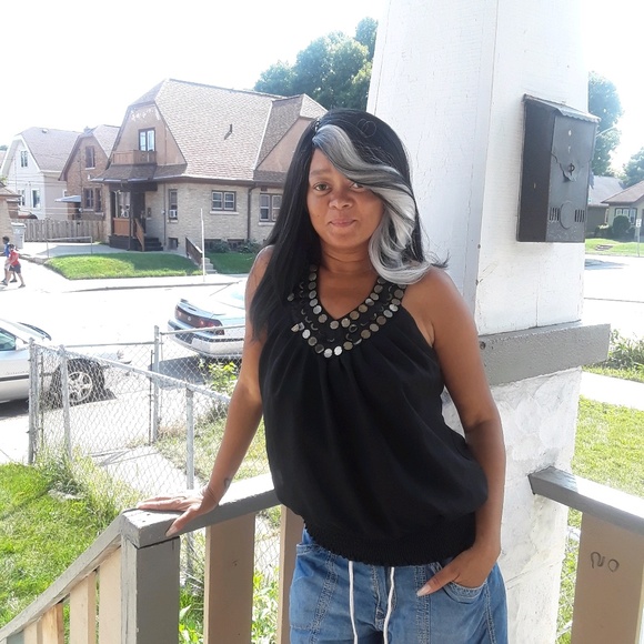 Meet your Posher, Cynthia - Picture 1 of 1