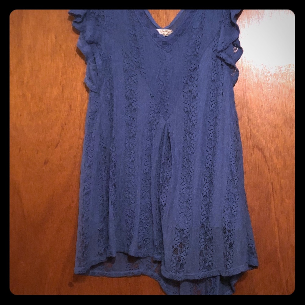 Dress up or down with this beautiful blouse