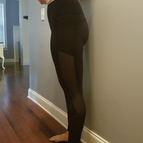 Lululemon Black High Waist Leggings- size 6 - Picture 1 of 3
