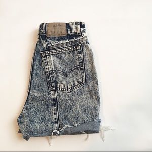 Vintage Levi’s silver tab shorts