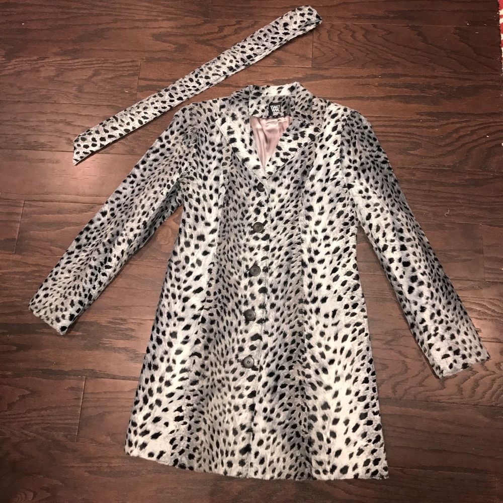 Stunning Worth animal print jacket size 2