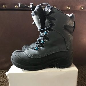 Snow boots