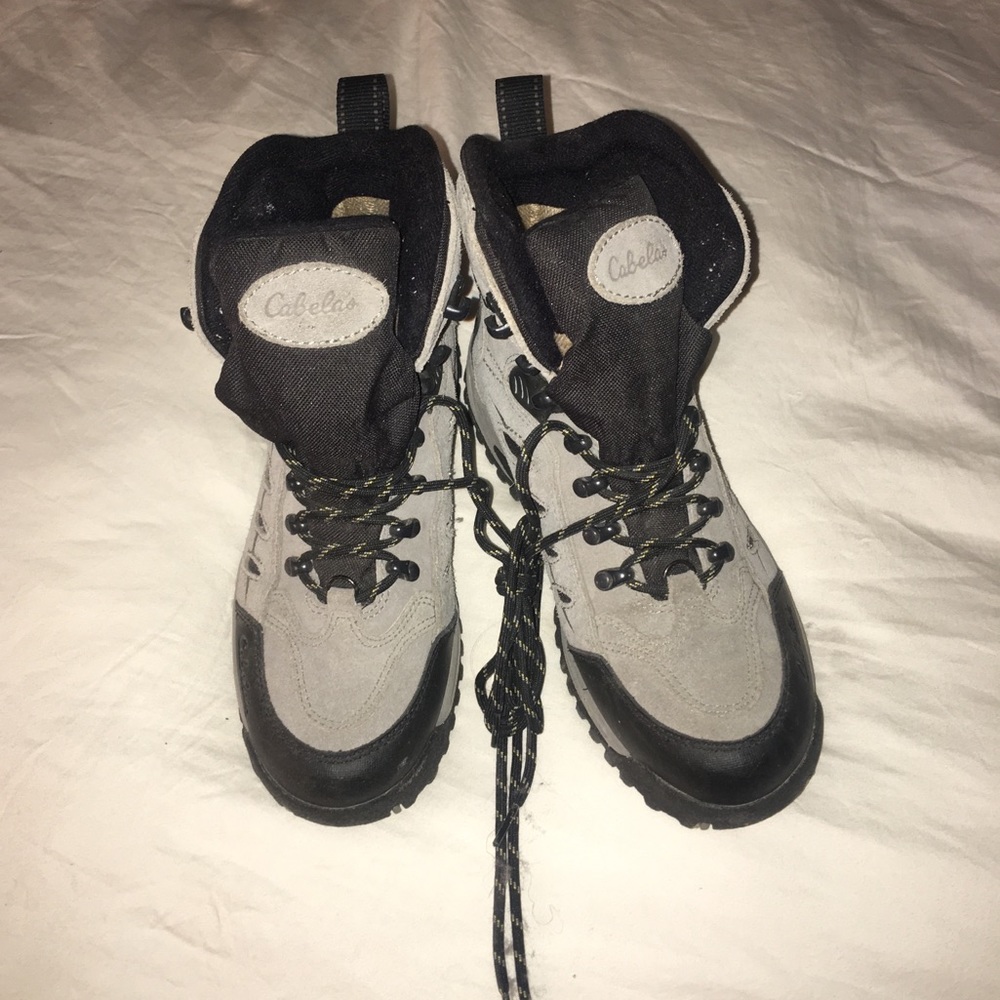 Cabellas Women’s Snow Runners EUC