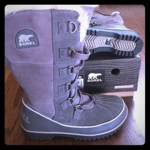 Gray size 8 Sorel Snow Boots.