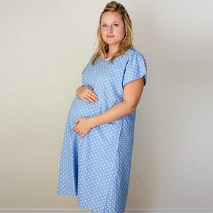 HUGE MOVING SALE!! NWT! Designer Hospital Maternity Delivery Gown